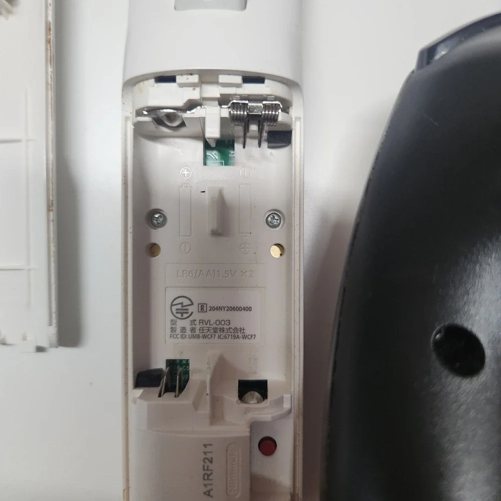 Xbox 360 Wireless Controller OEM  Wii Controller *PARTS ONLY*